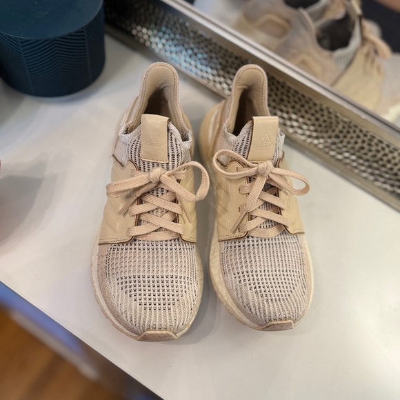 Adidas Ultraboosts Size 36 / Women’s 6 Cream & White - Picture 2 of 7